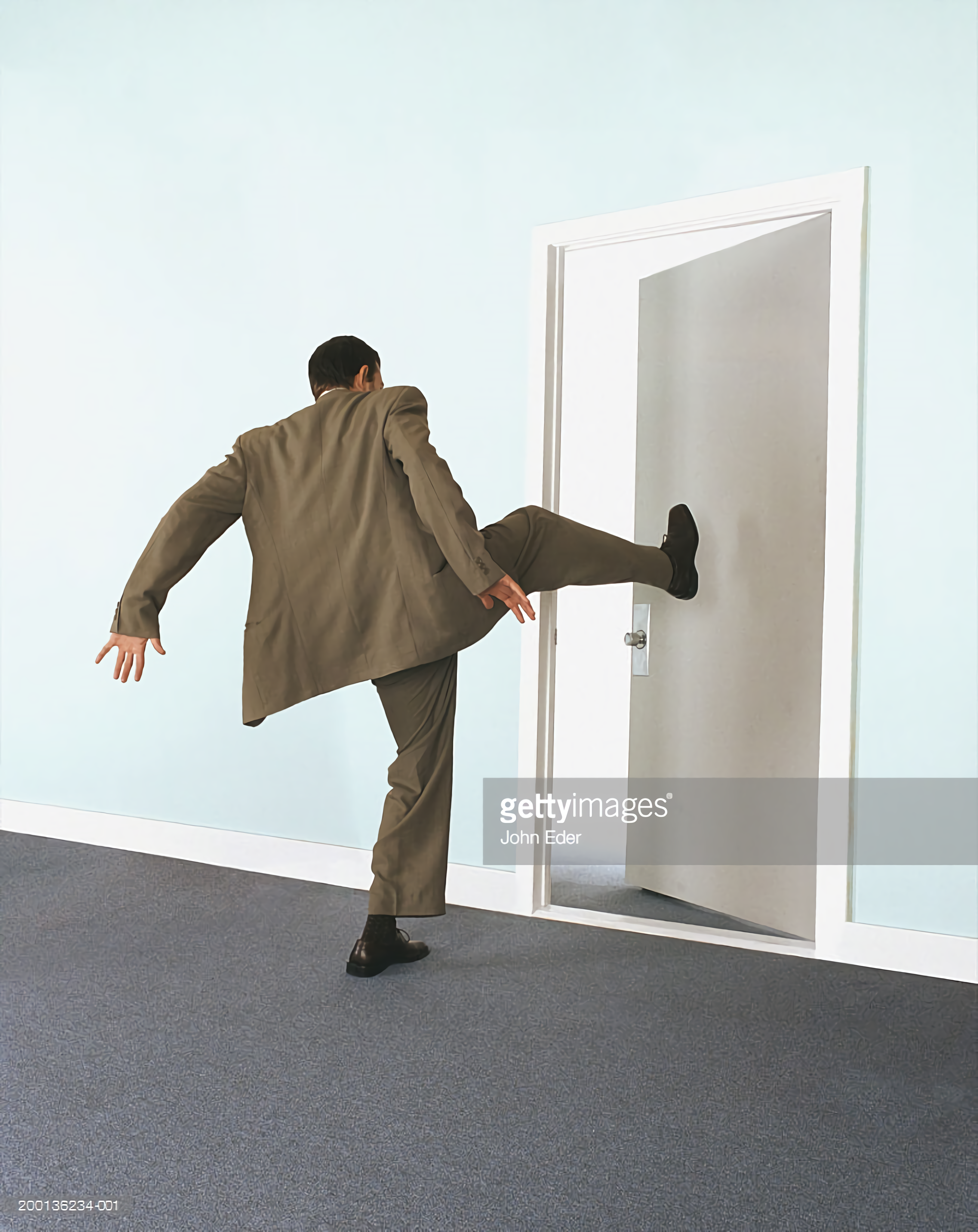 Hit door hommen kick man door porte pied Meme Template | Insider Memes ...