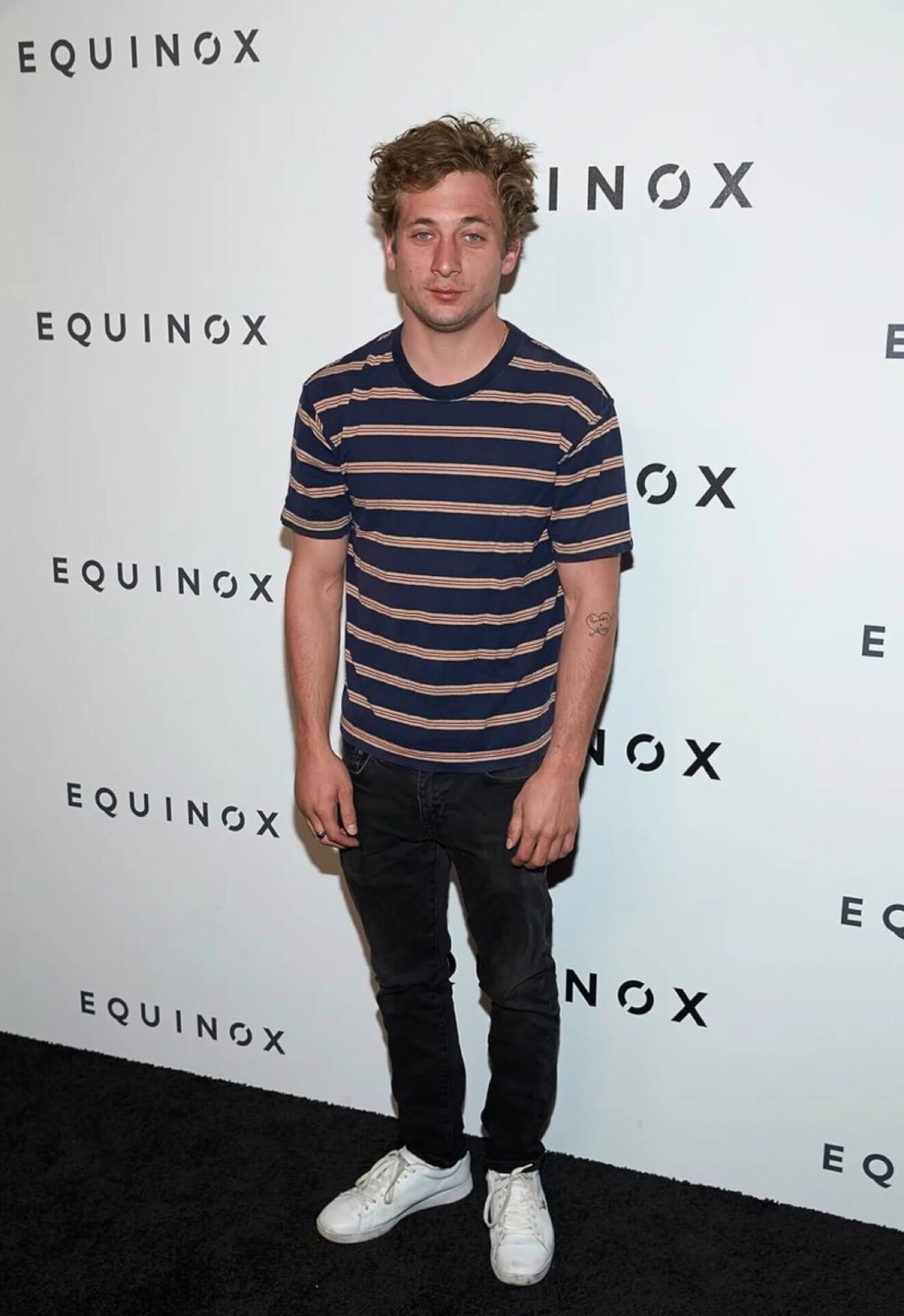 Jeremy Allen White Awkward